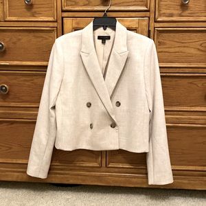 Ann Taylor linen blazer. It has been worn one time. I love this blazer.